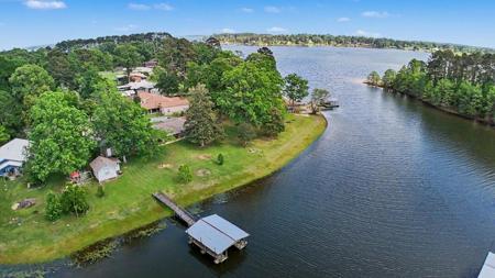 212 Oakleaf Circle