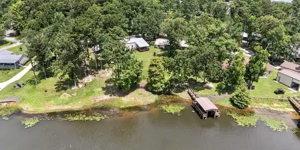 1818 Lakeshore Drive