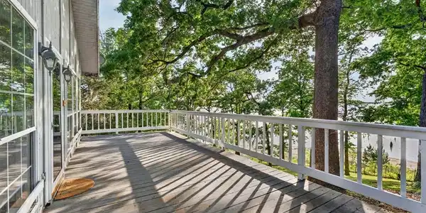 Image 4: Back Deck for Entertaining