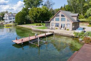 15 Ladoga Park Road E