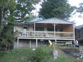 9 LAKESIDE AV