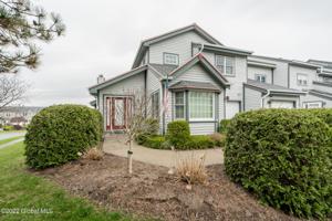 2 Beach Ct