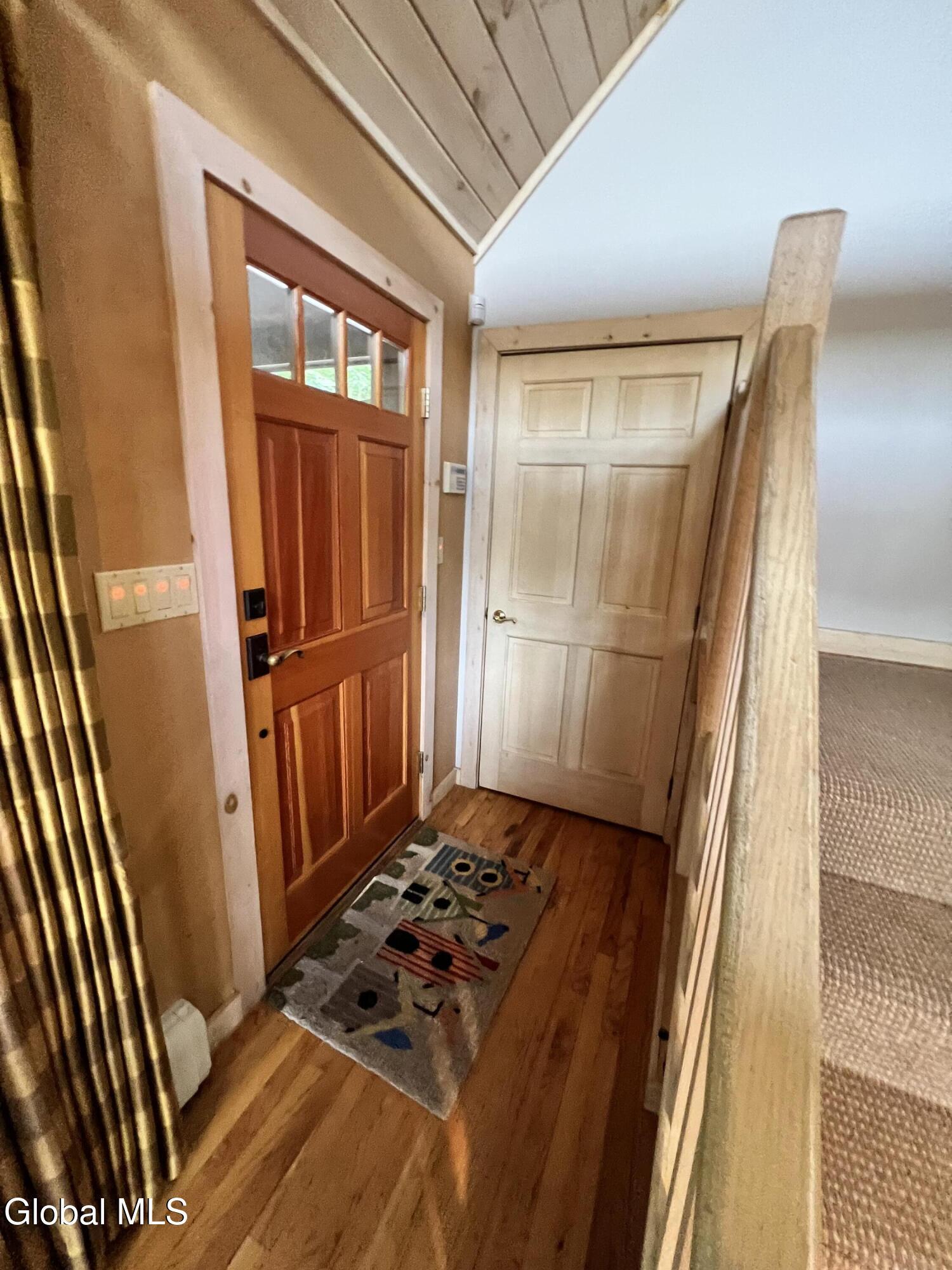 Image 4: EntranceIMG_8098