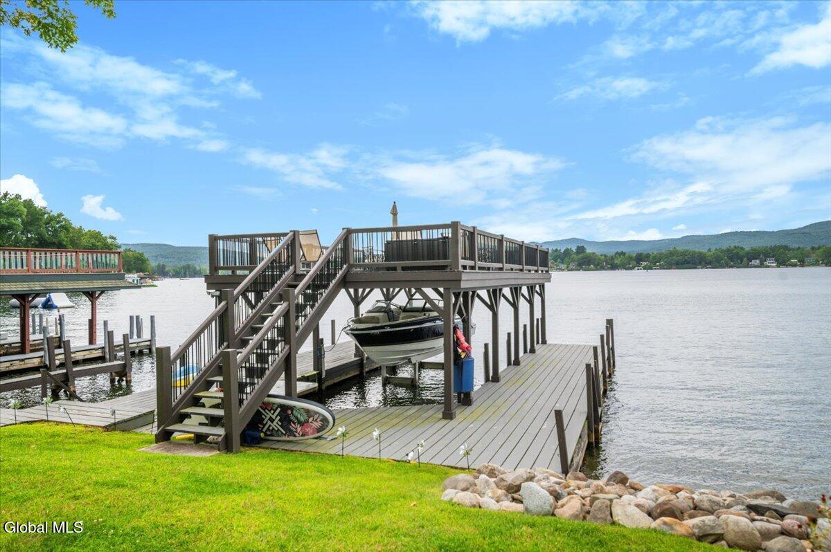 Image 3: Dock with Sundeck