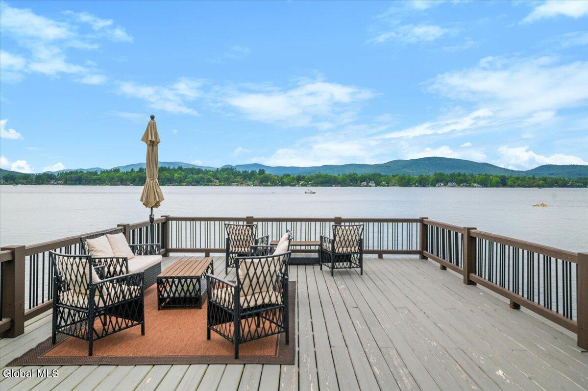Image 4: Sundeck Views