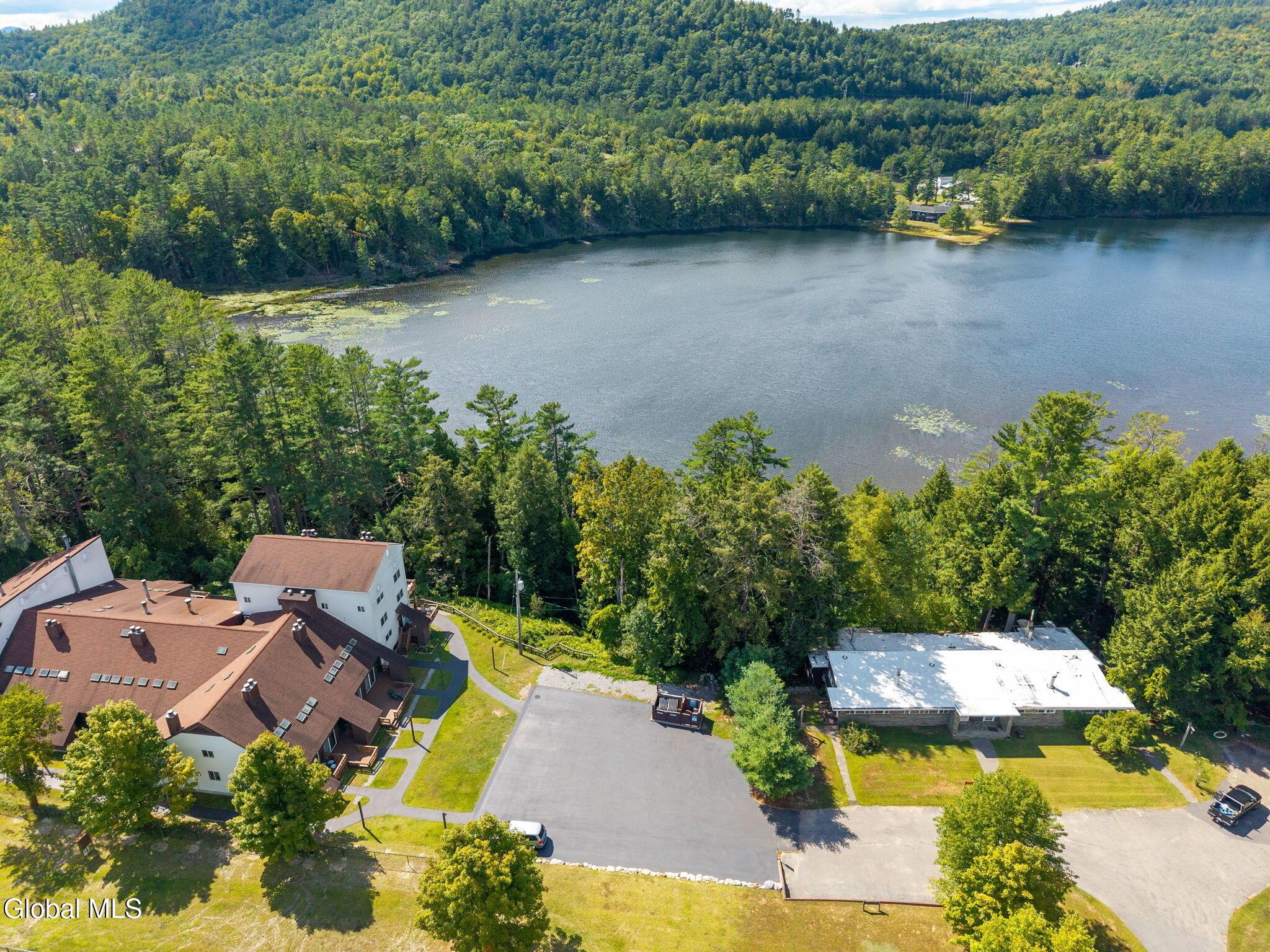 Image 2: 29-11LOverlookDrN_29