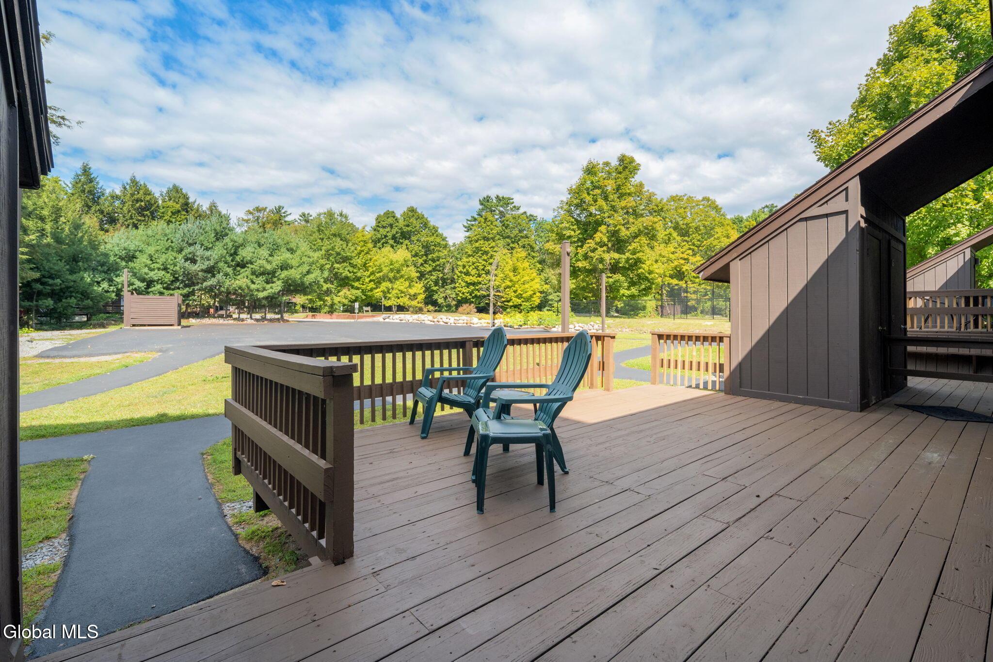 Image 3: 3-11LOverlookDrN_03