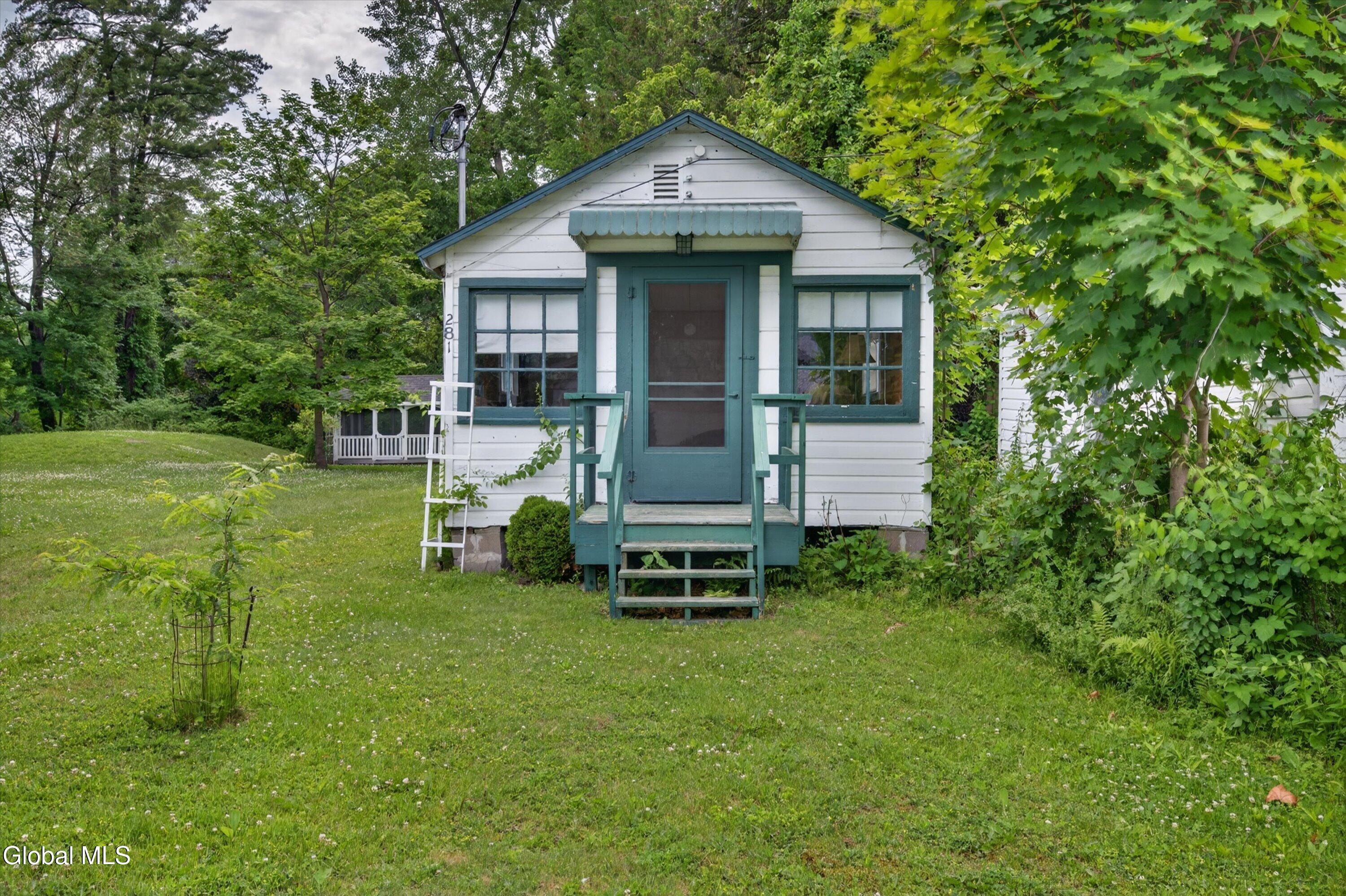Image 2: 01-281 Cleverdale Rd-01