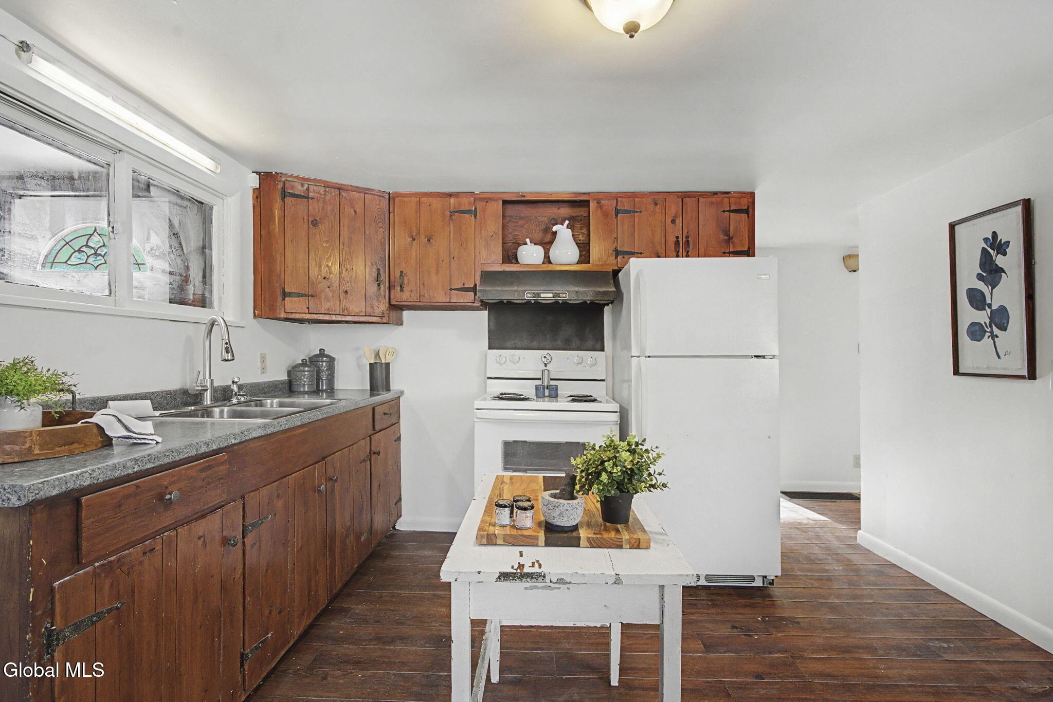 Image 2: 7-web-or-mls-535-ny-67