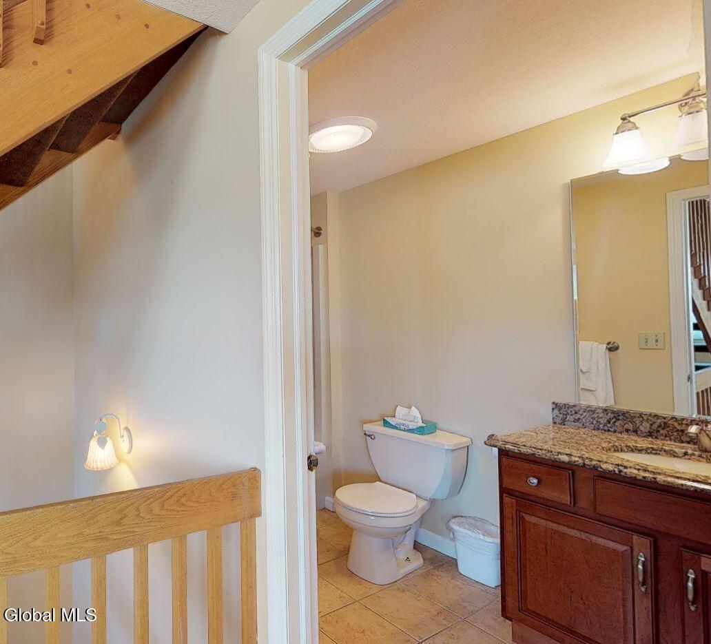 Image 3: Unit 12 2nd bath