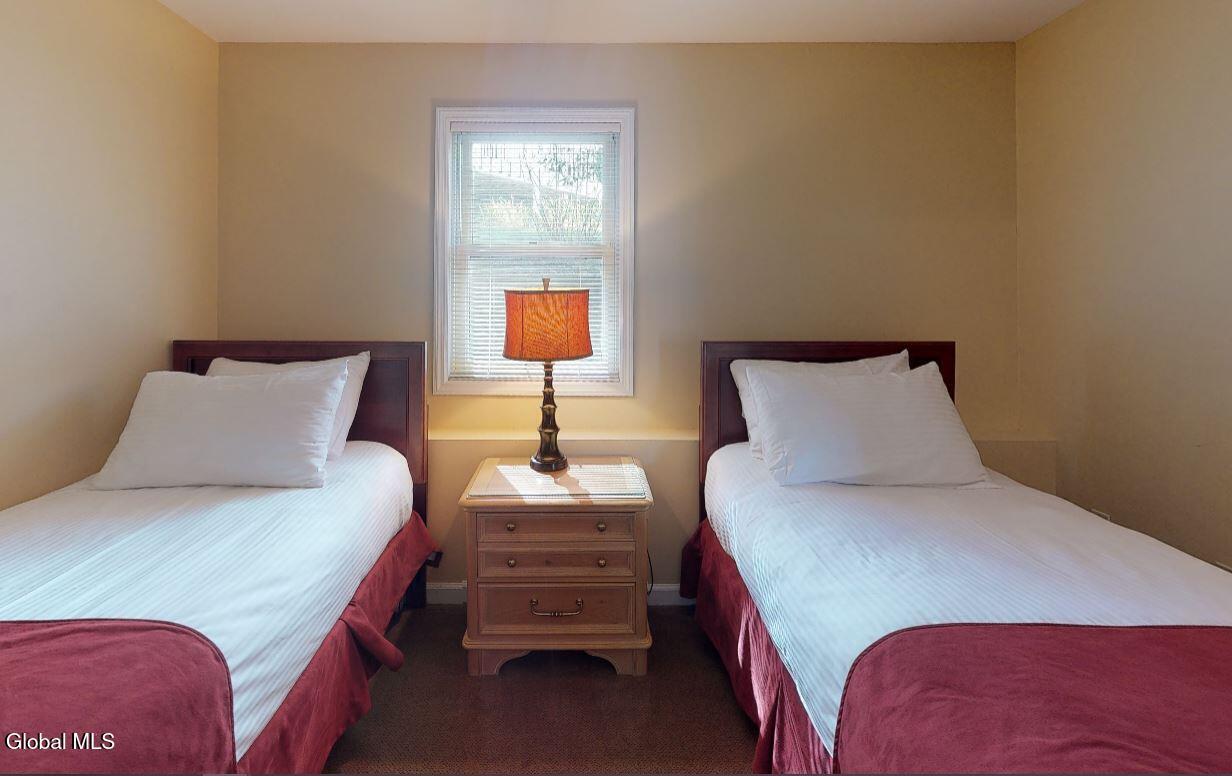 Image 4: Unit 12 2nd bed