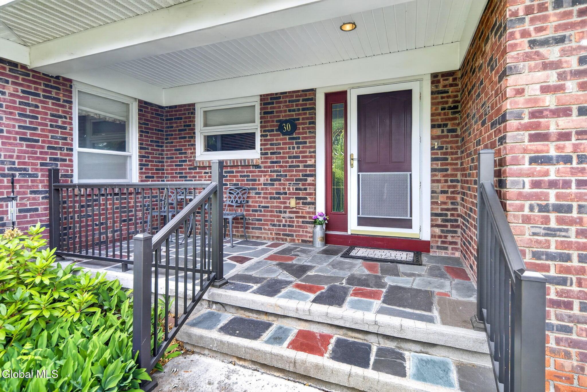 Image 4: 3-web-or-mls-DSC08018