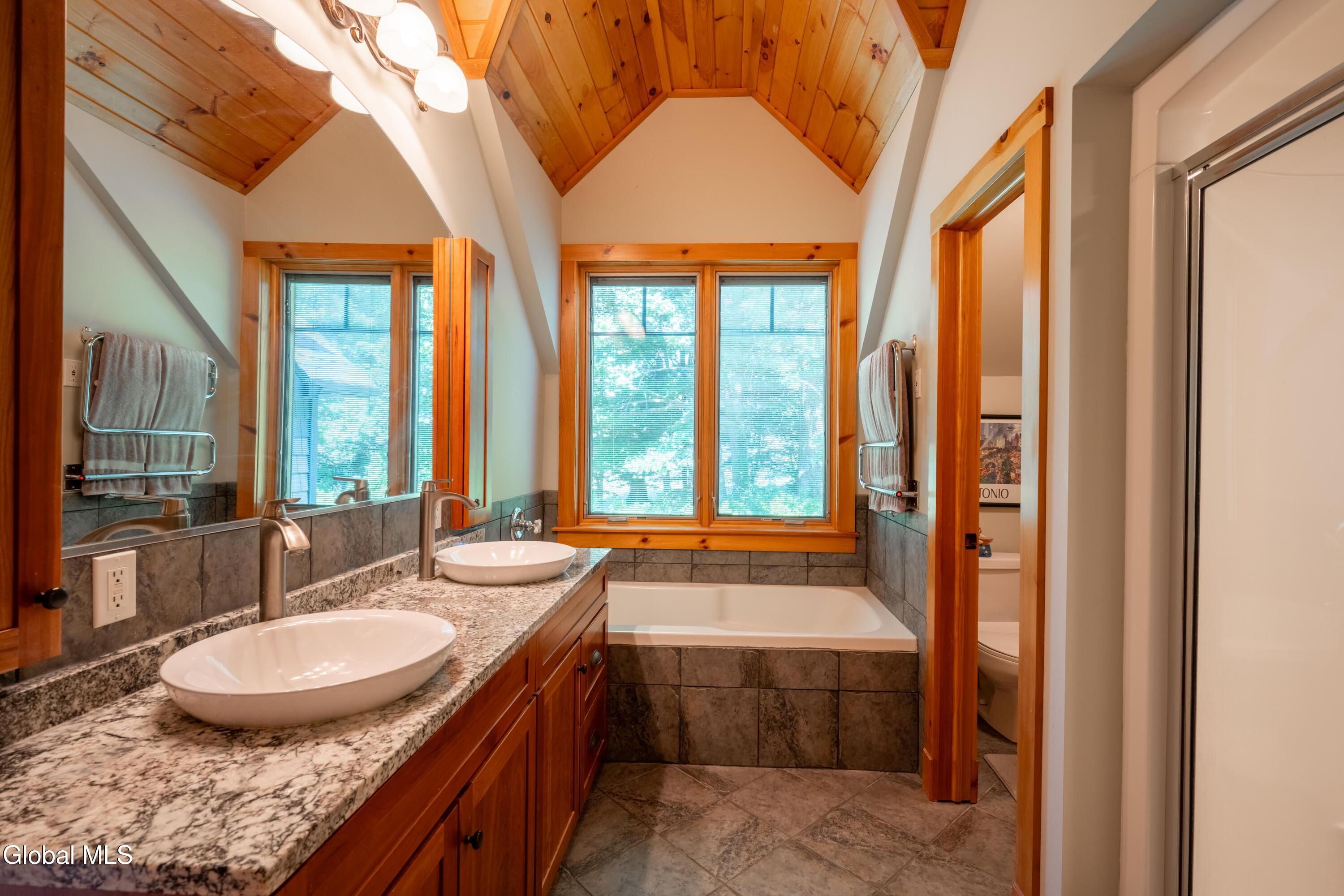 Image 4: Master Bath