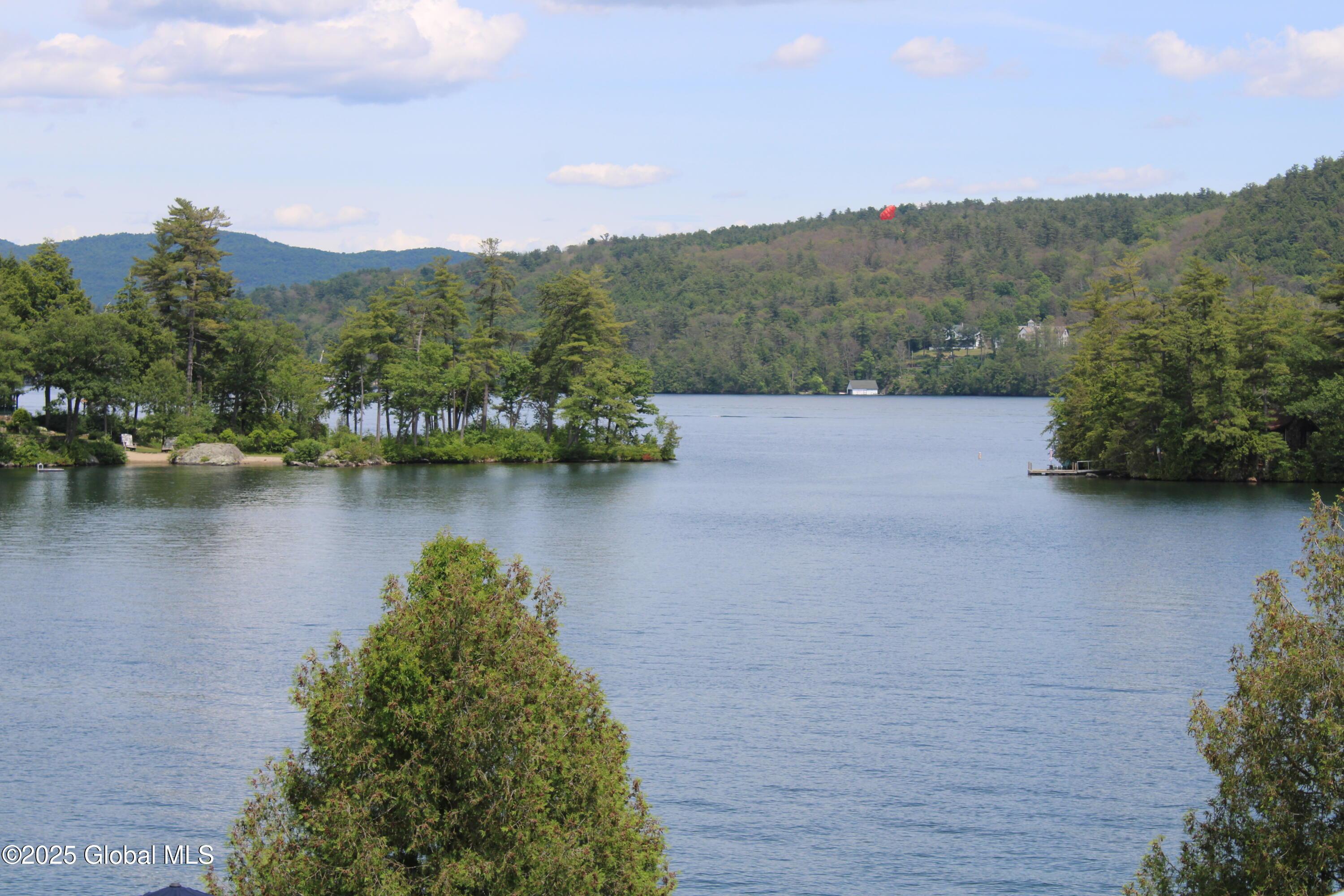 Image 2: 8 view