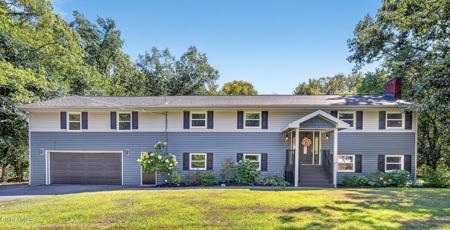 6 Stony Brook Drive