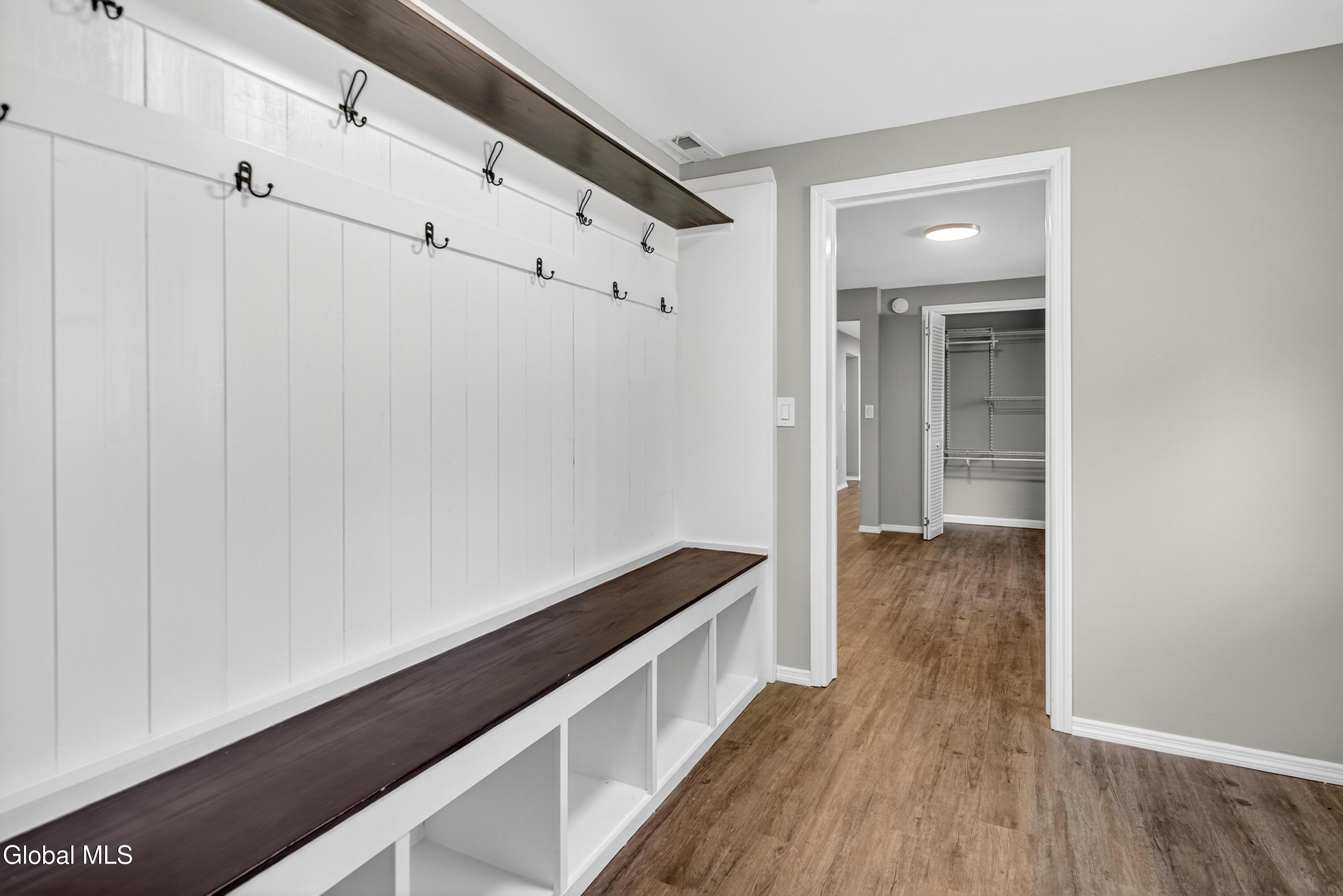Image 3: MUDROOM