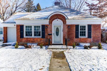 189 Colonial Ave Avenue