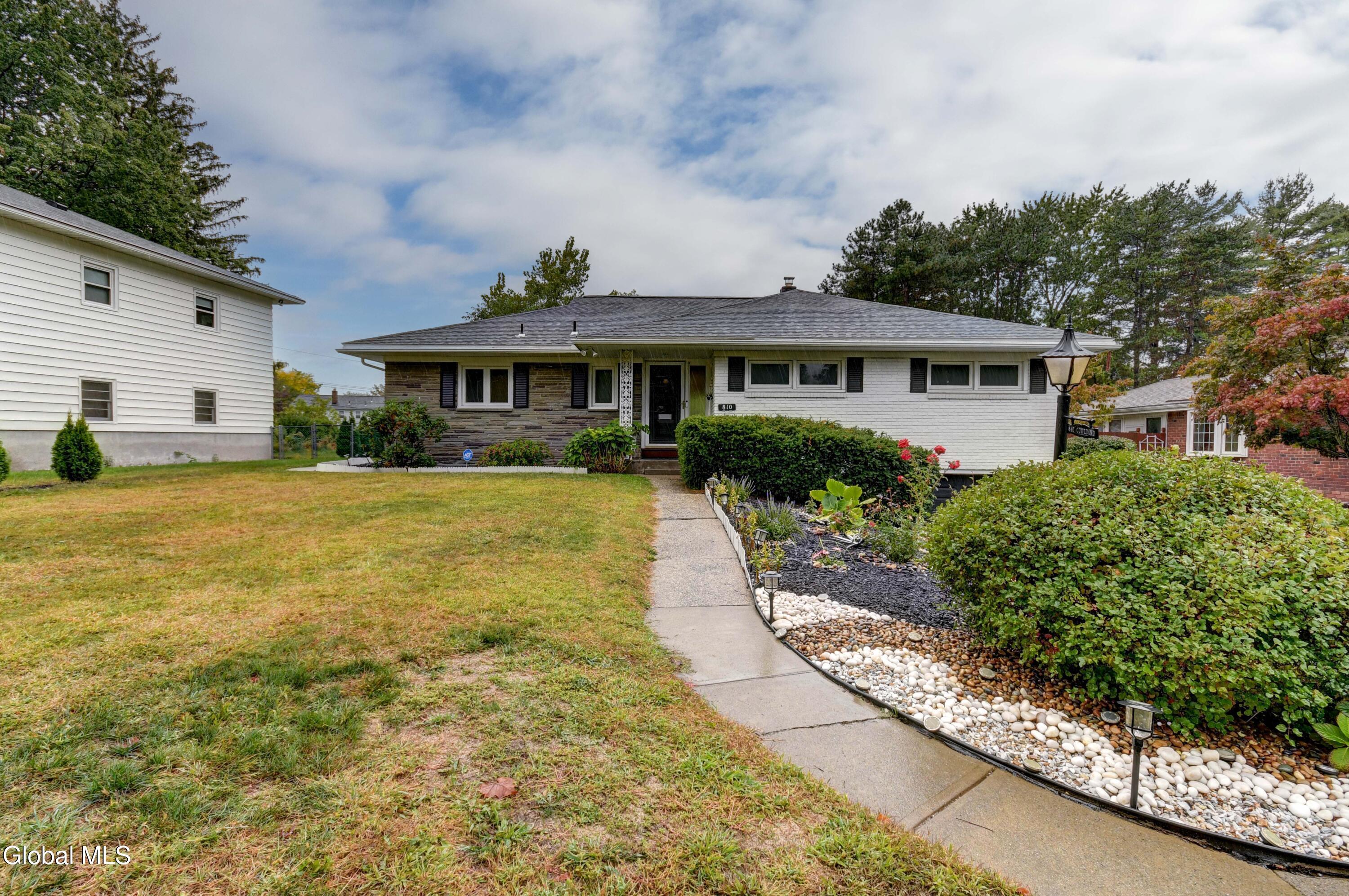 Image 1: 810 Cortland St-39