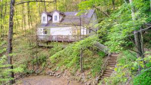 8349 LAKESHORE DR