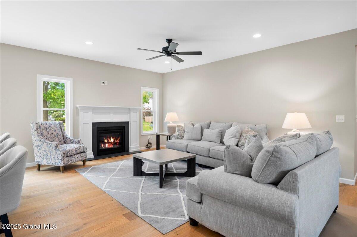 Image 2: 05-FJD_4069-RT