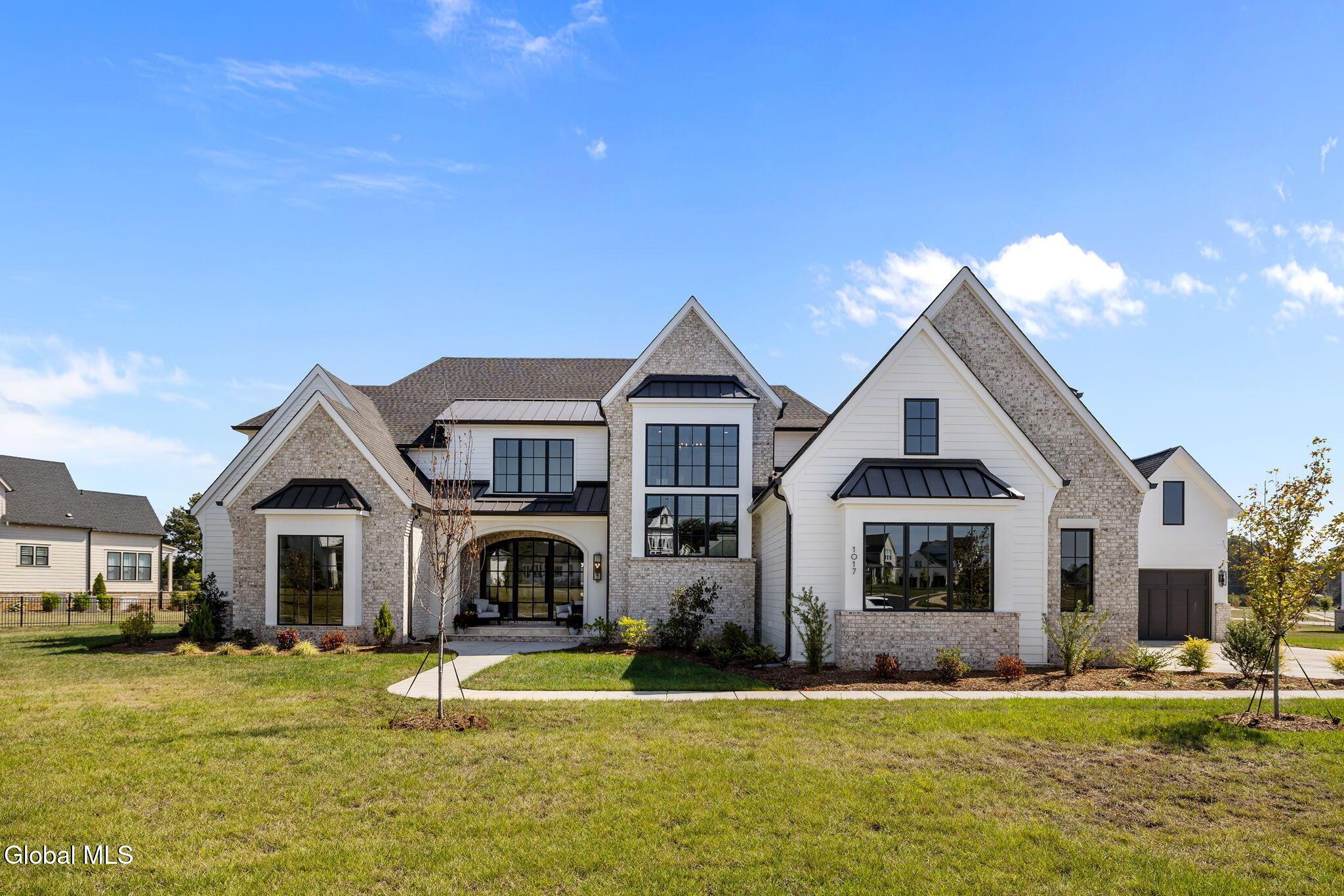 Image 1: 1-web-or-mls-2U5A6615