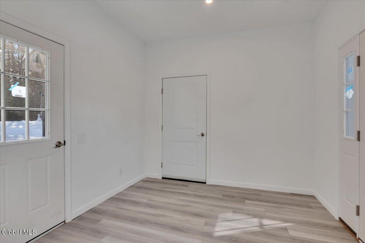 Image 2: 02-P1698774