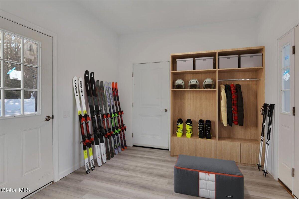 Image 3: 03-P1698774staged