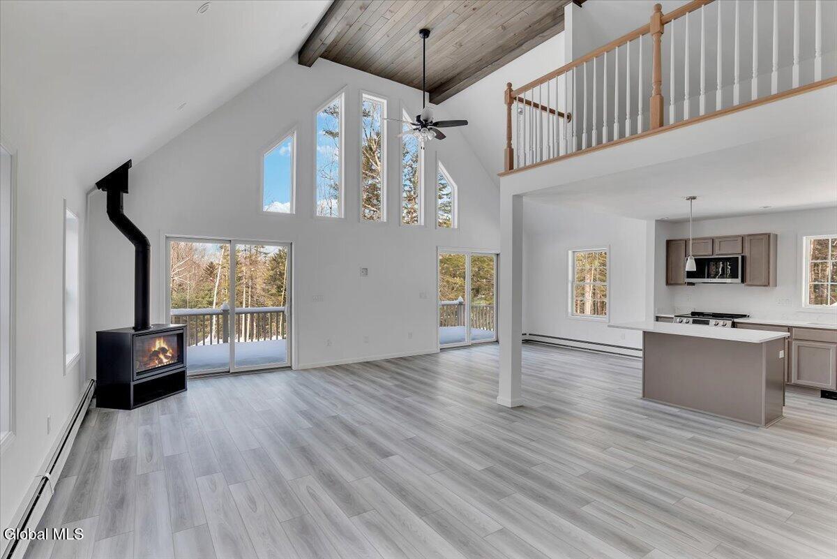 Image 4: 04-P1698787fire