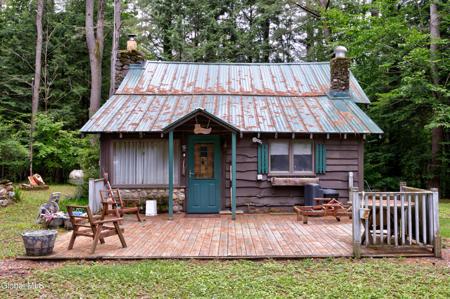 33 Chuckwagon Drive