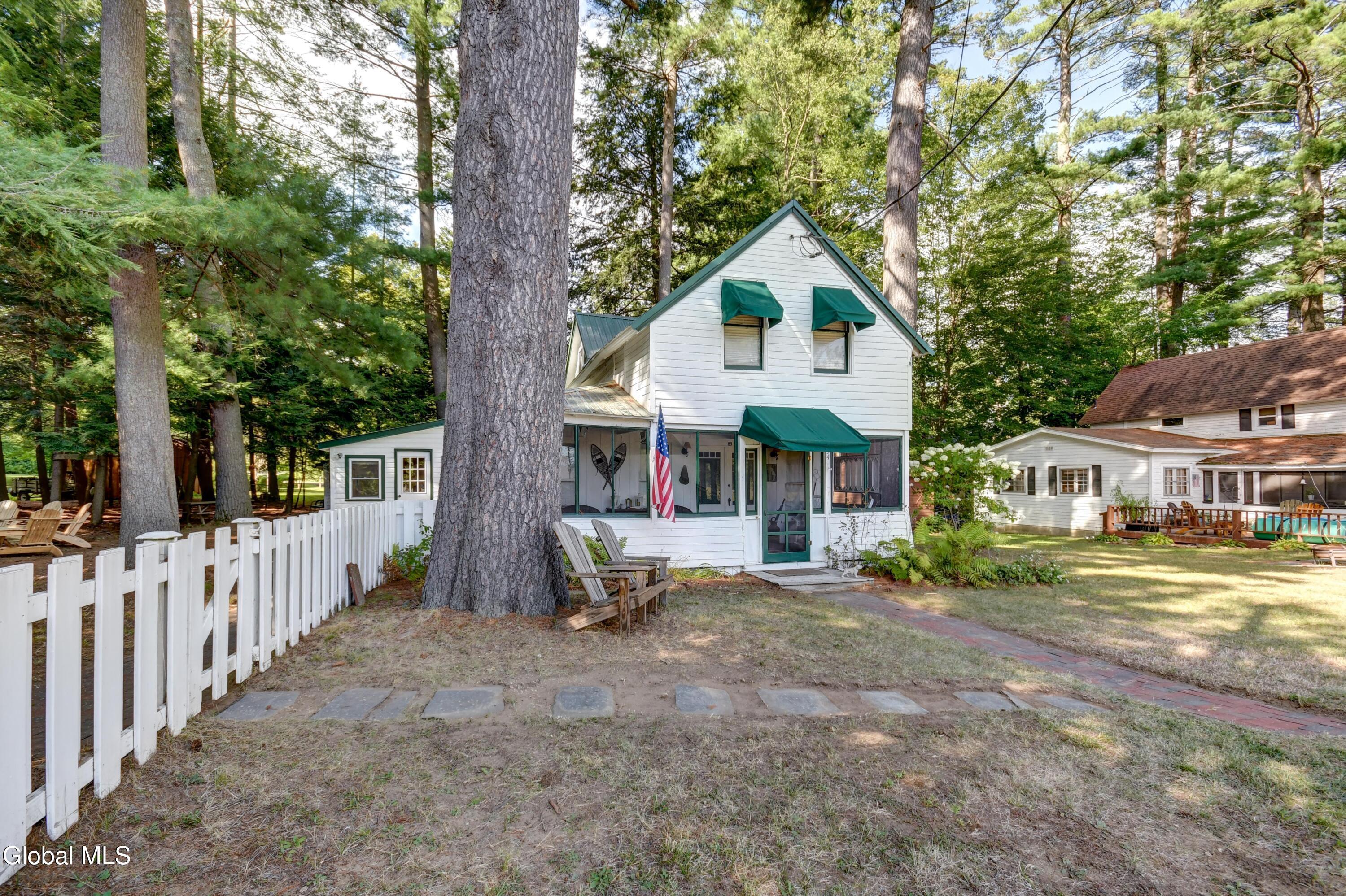 Image 3: 134 Lincoln Ave-5