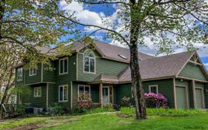 18 LAGOON MANOR DR