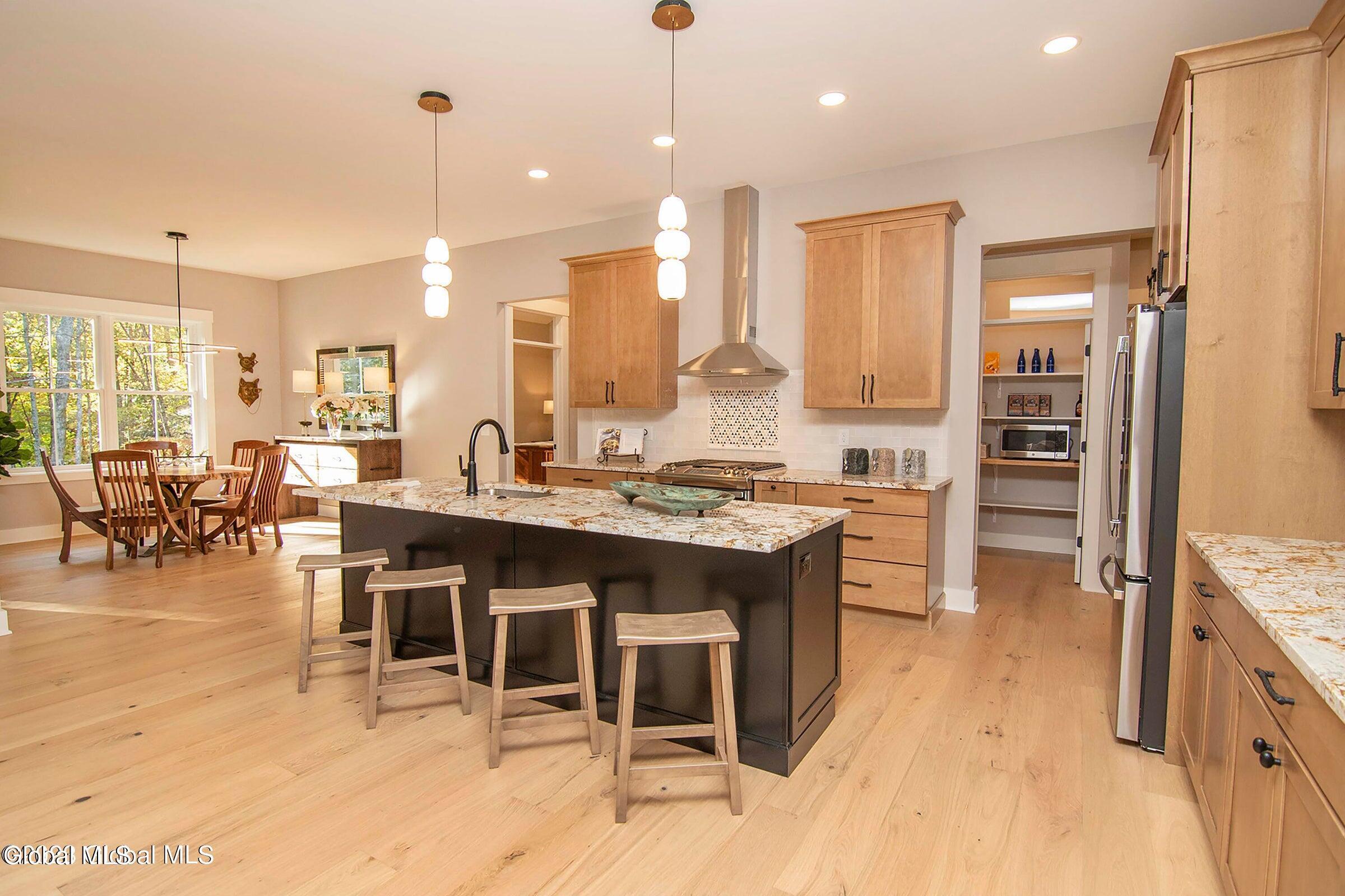 Image 3: kitchen 2