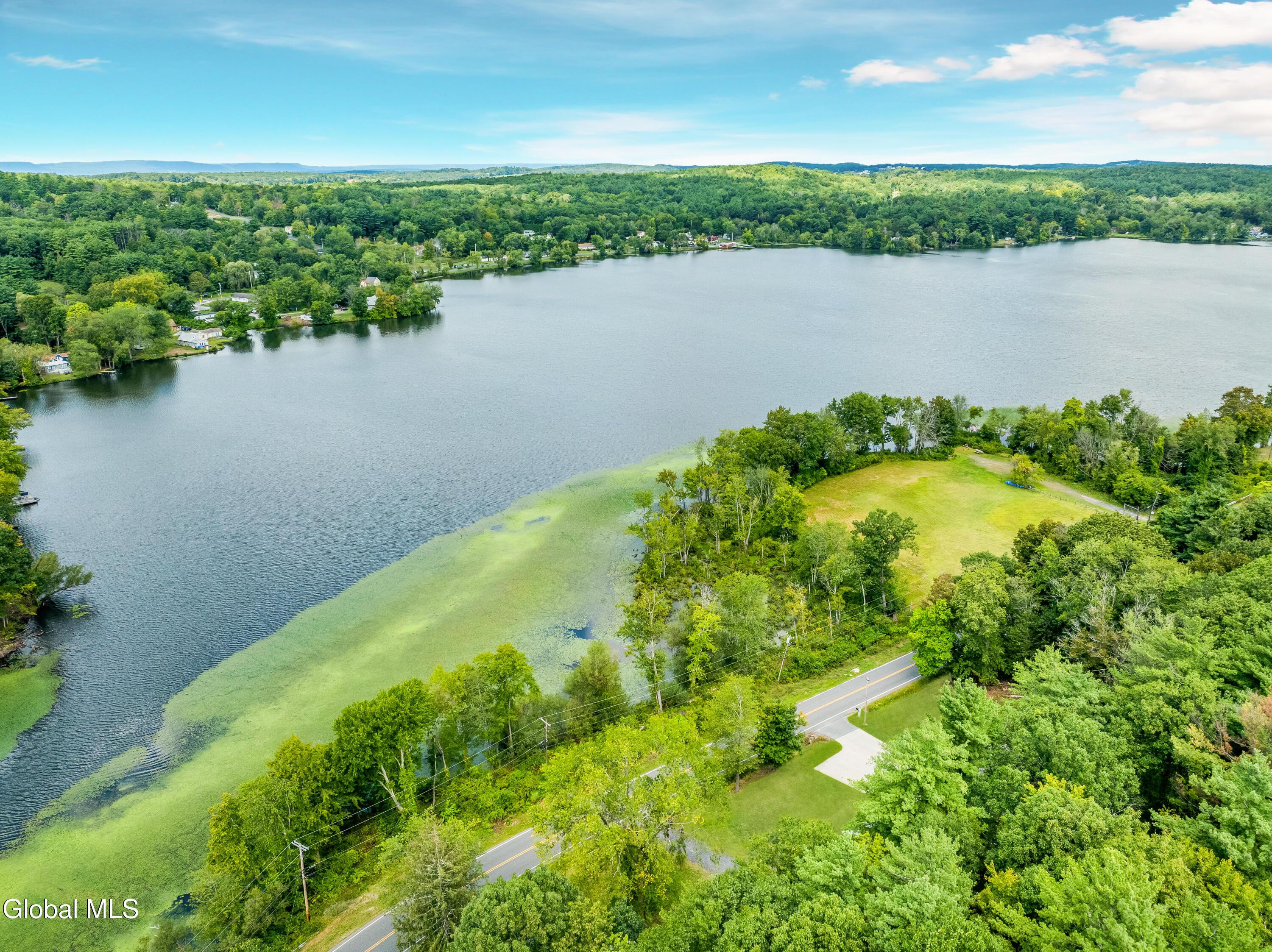 Image 4: Nassau Lake