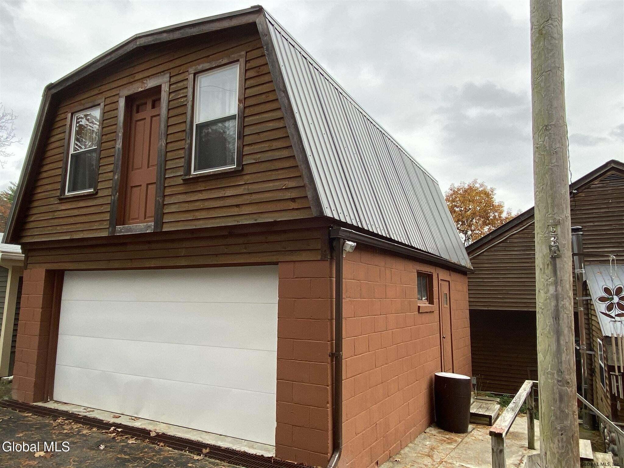 Image 2: Garage Nacy