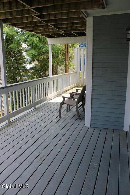 Image 2: 2 porch