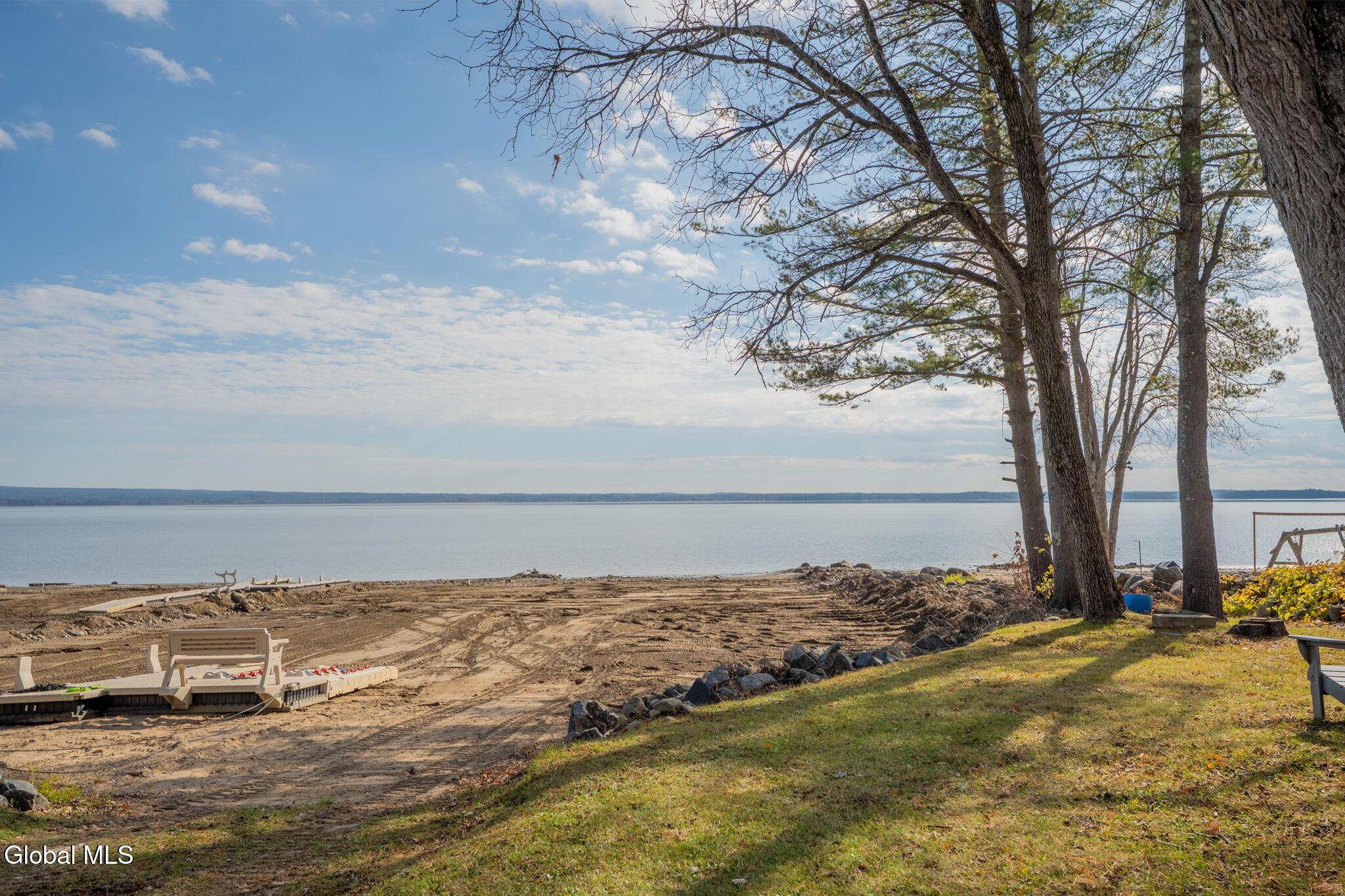 Image 3: 126 Lakeview-02