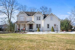 3 ROYAL HENLEY CT