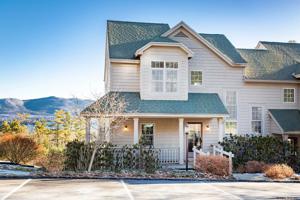 4 LAKEVIEW DR