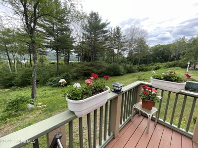 12 Lagoon Manor Drive