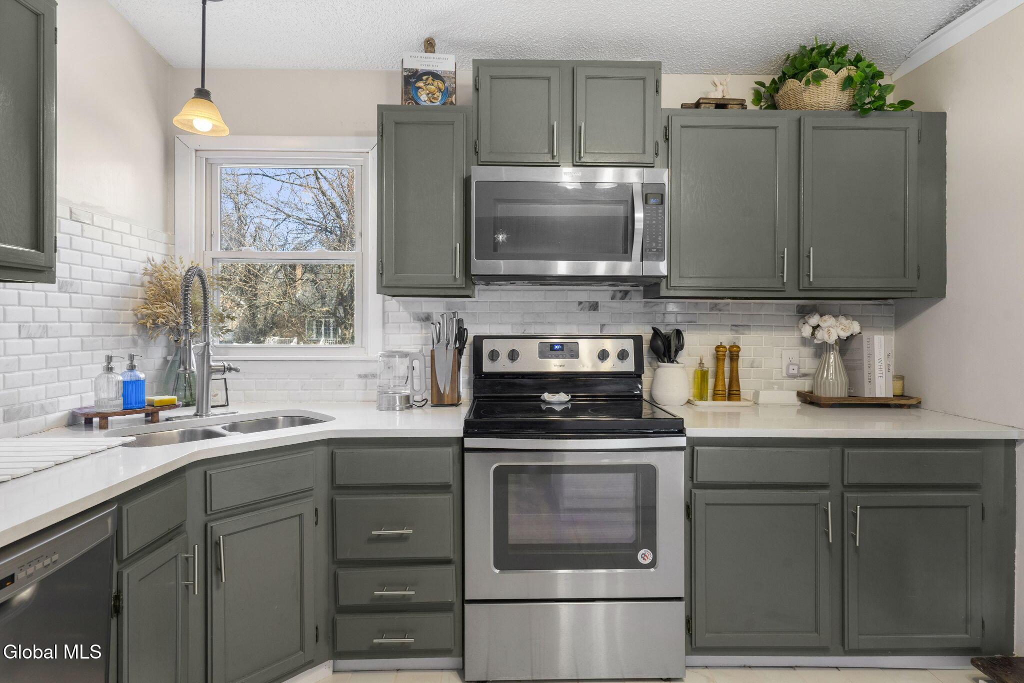 Image 4: 22-web-or-mls-87-ormond-st