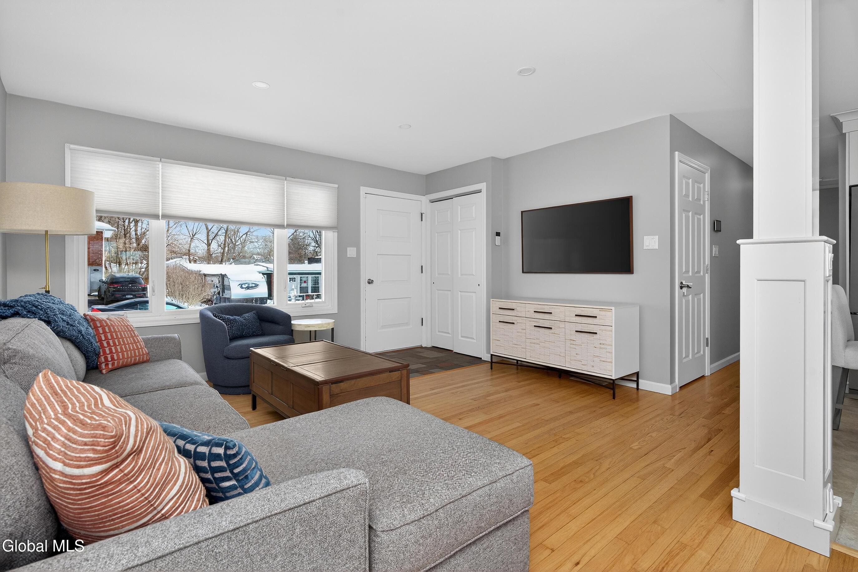 Image 3: 010-72-Pinehurst-Ave-Albany-NY-12203