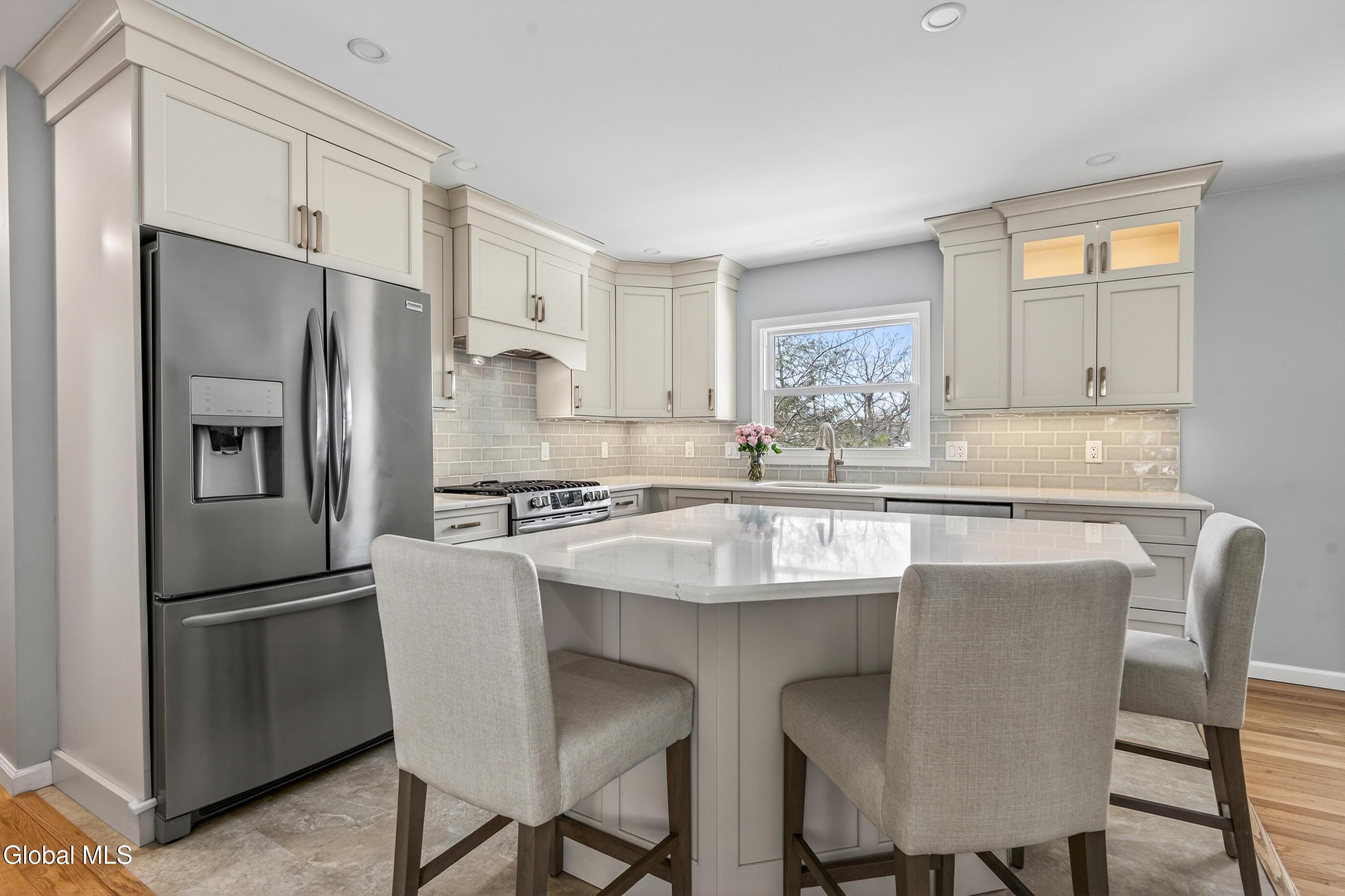 Image 4: 015-72-Pinehurst-Ave-Albany-NY-12203