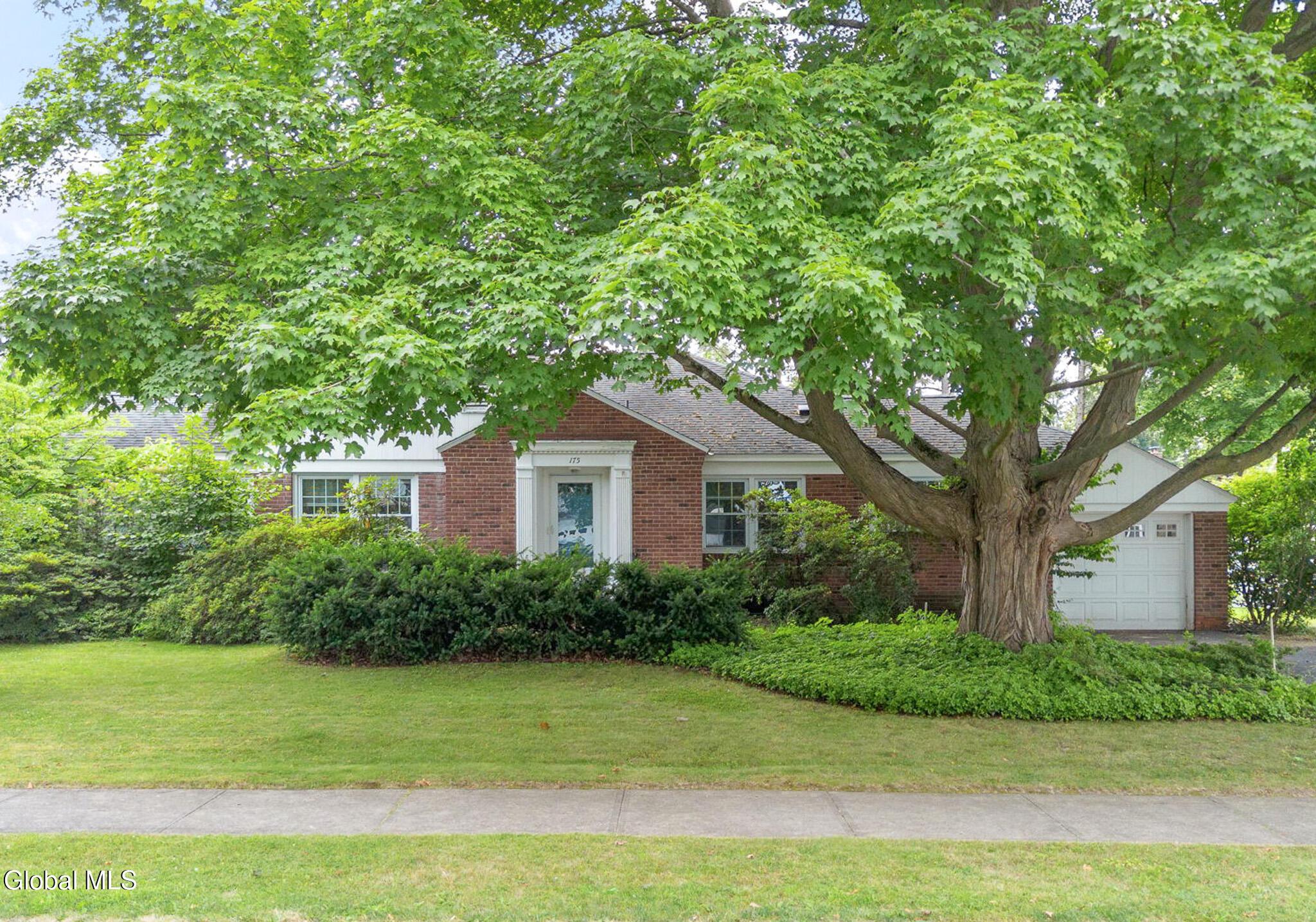 Image 1: 37-web-or-mls-175-colonial-ave-2
