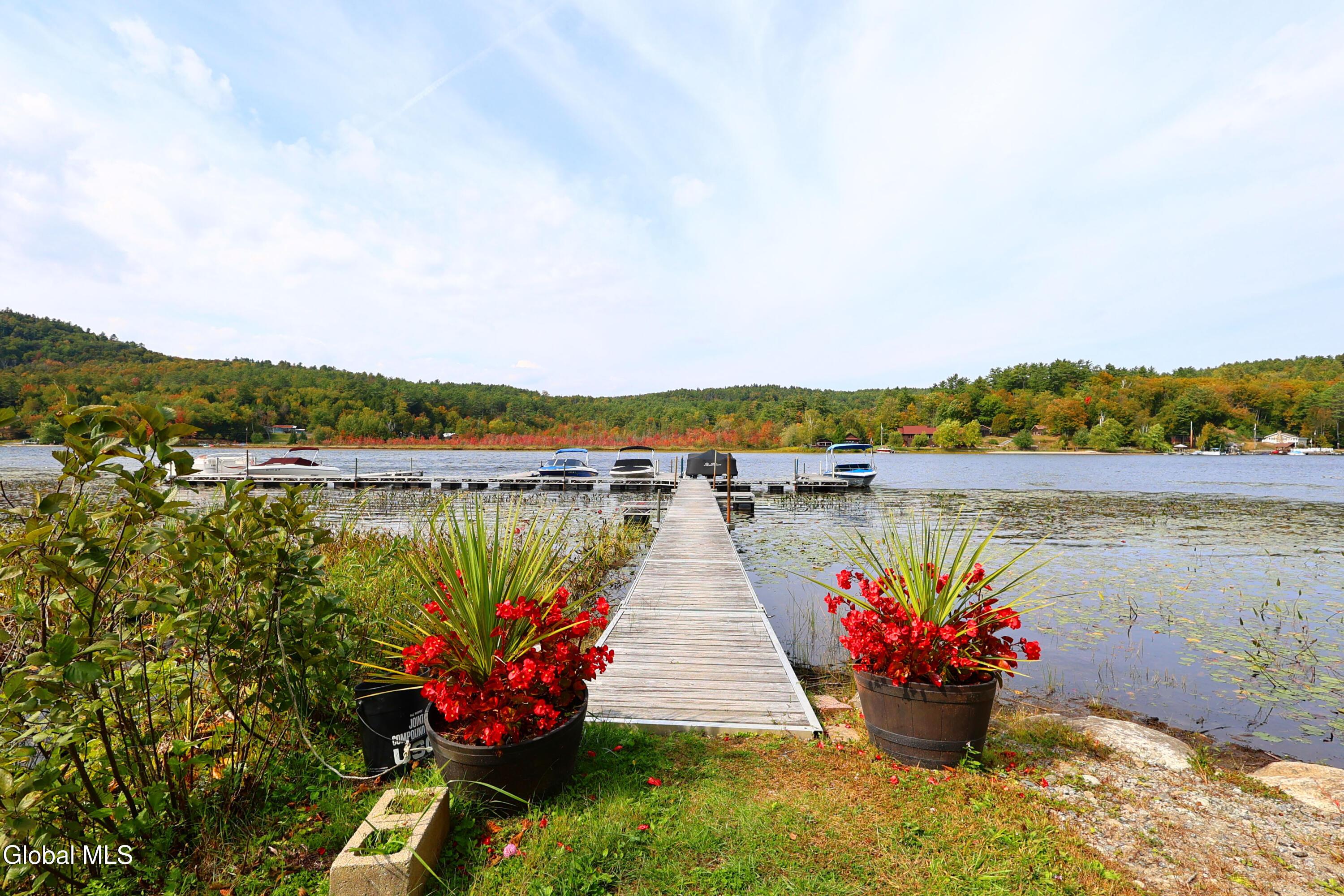 Image 4: 54Dockwithflowers