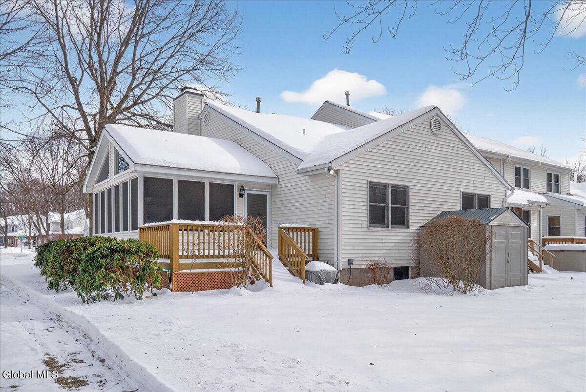 Image 3: Deck off Screened Porch!