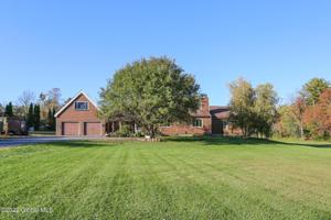 32 Outlet Road