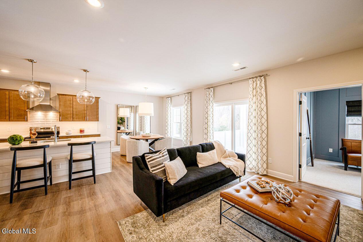 Image 3: Azalea-Interior-14-1550-x-844
