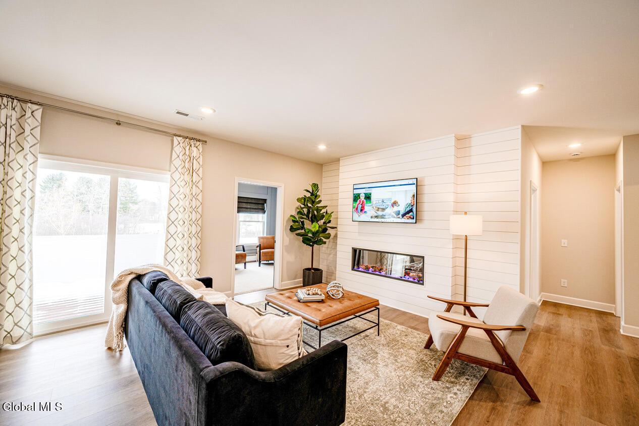 Image 4: Azalea-Interior-5-1550-x-844