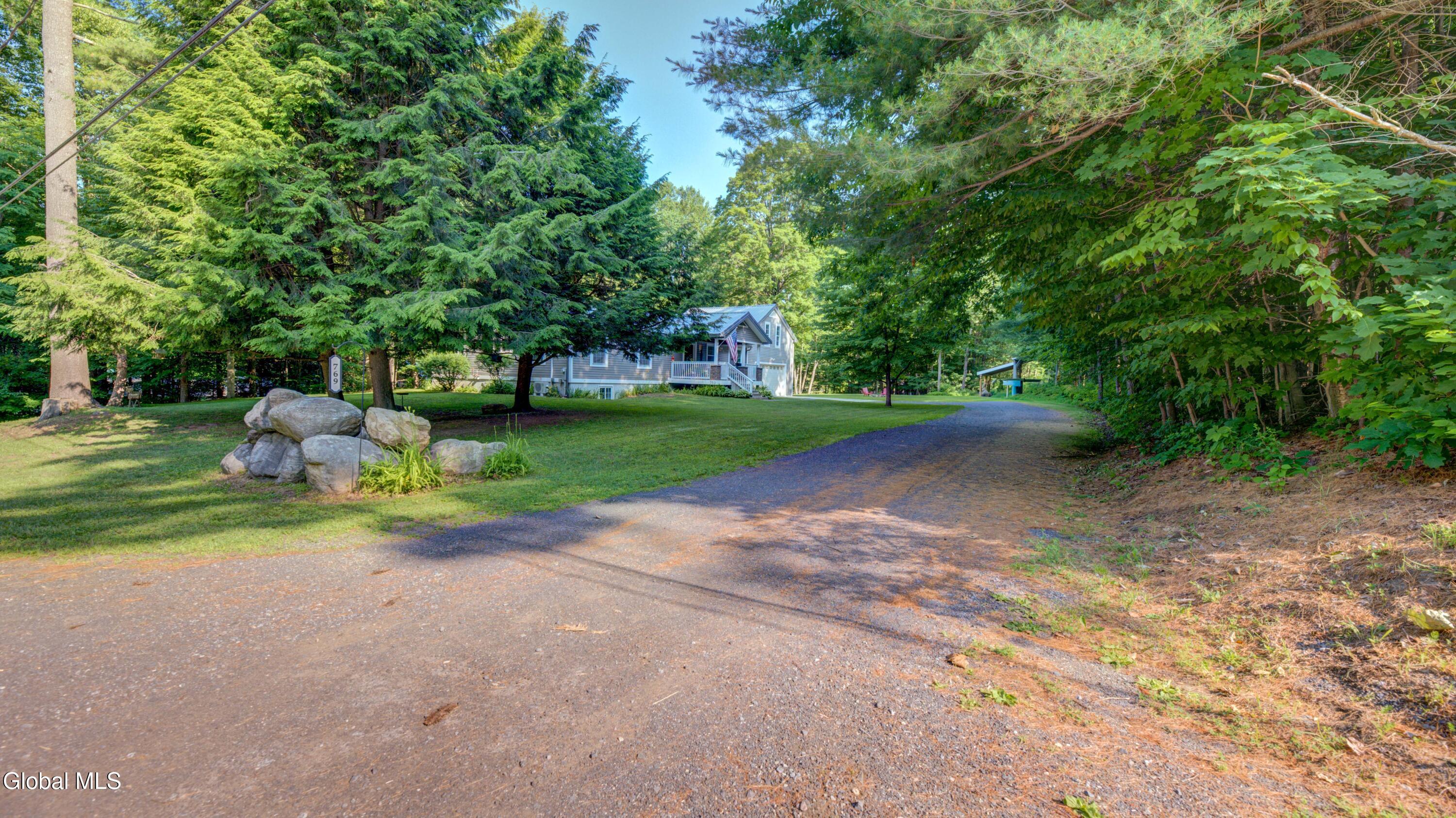 Image 4: 769 S Main St