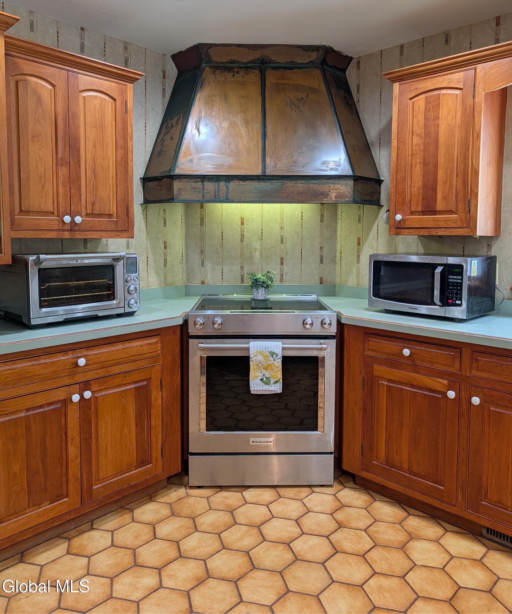 Image 2: McGowan Stove